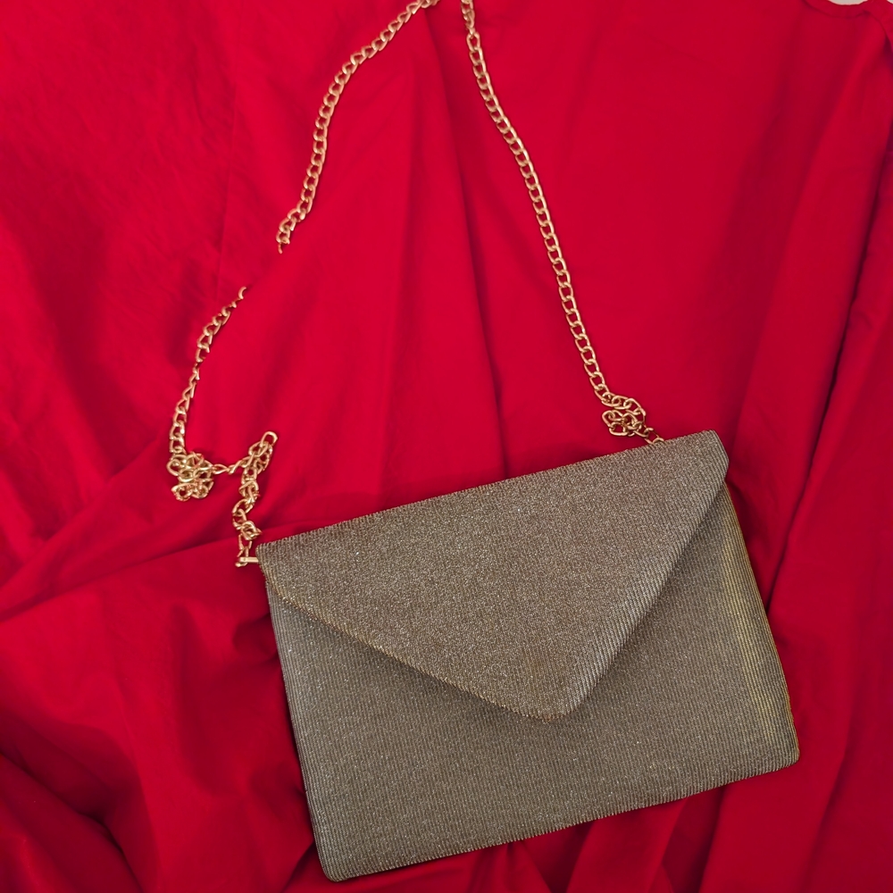 Elegant Gold Chain Shoulder Bag Shimmers Gold/Silver